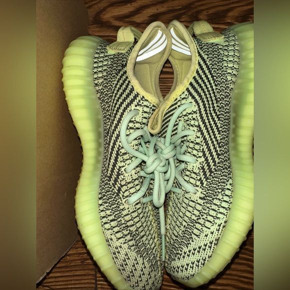 Size 7 adidas Yeezy Boost 350 V2 Low Semi Frozen Yellow Shoes Men 7 Women 8.5 - Picture 2 of 6